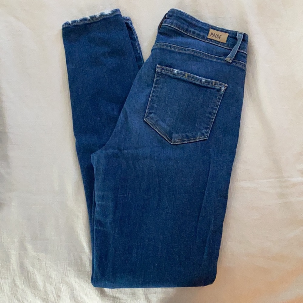 Paige Size 27 skinny jeans. I’m 5’9” size 6-8 for reference!